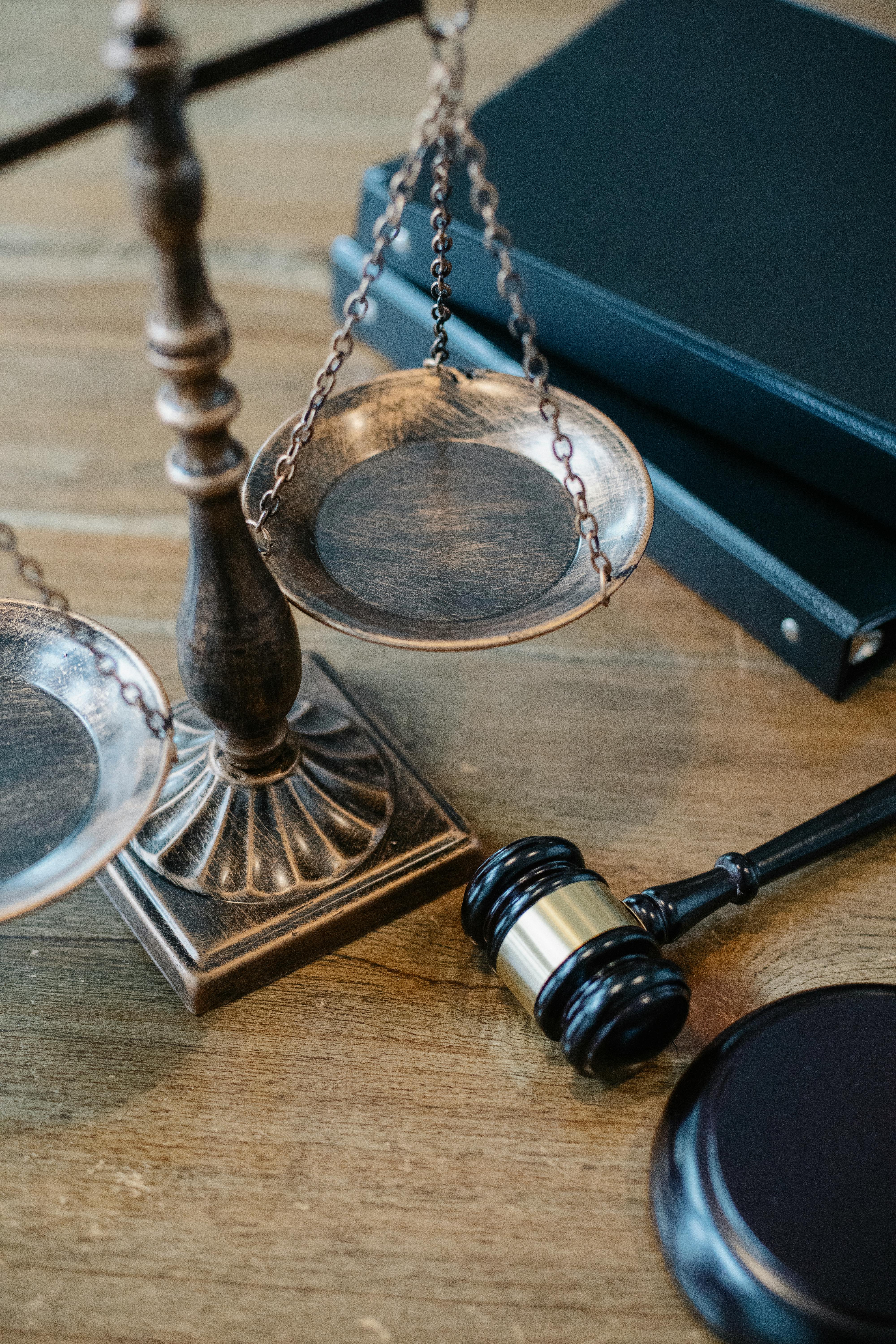 Legal & Contable